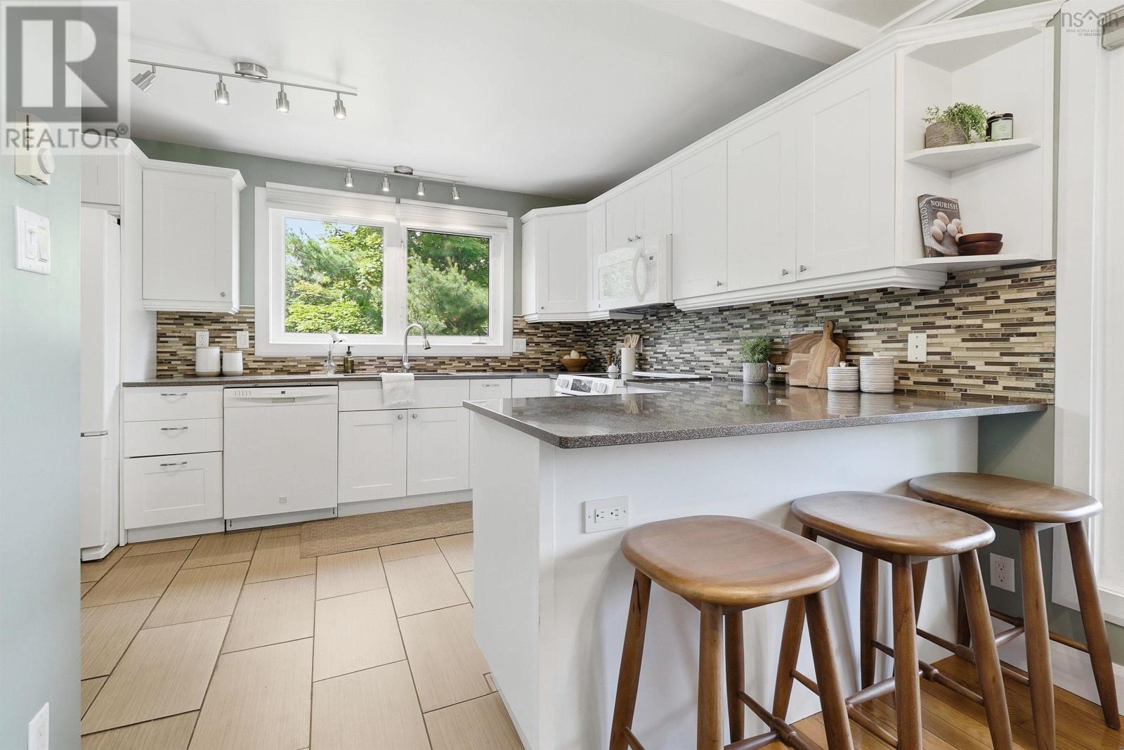 24 Winsloe Drive - 11