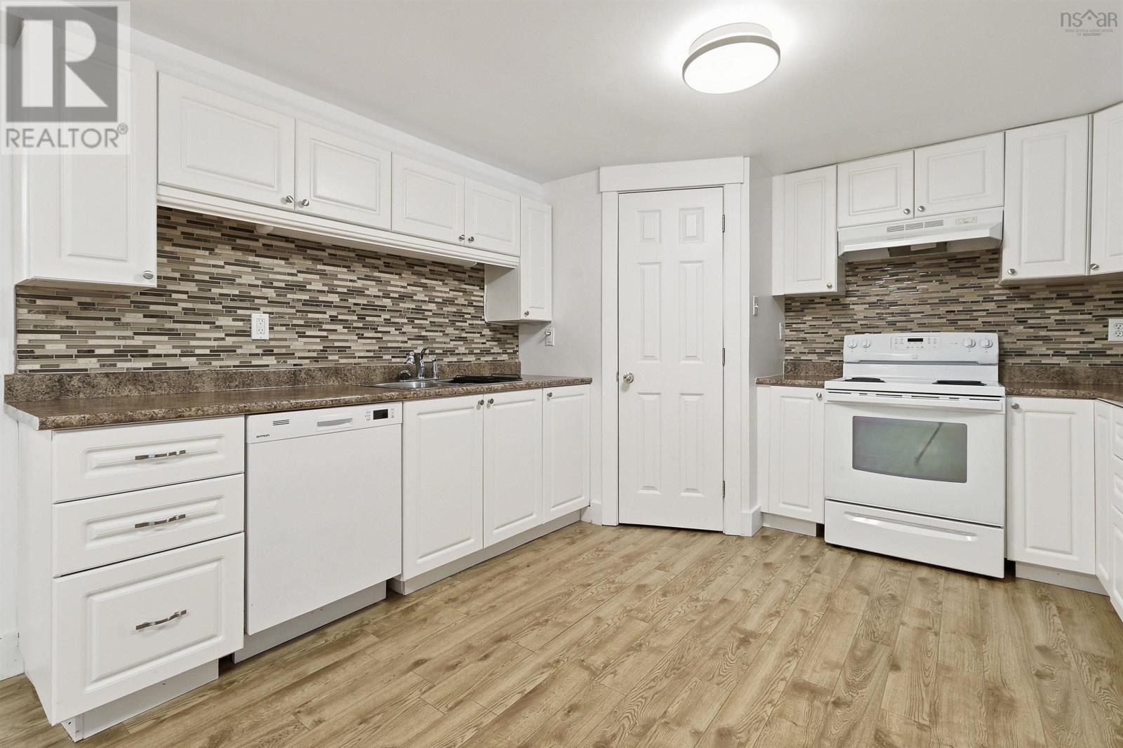 24 Winsloe Drive - 30