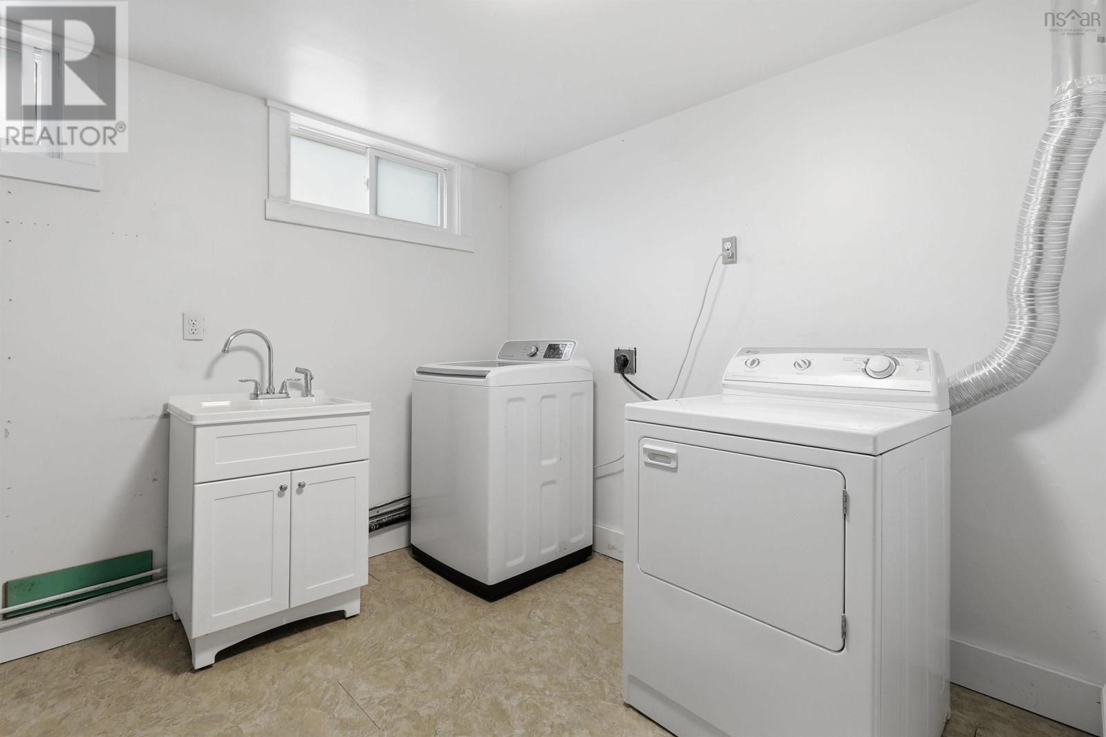 24 Winsloe Drive - 31