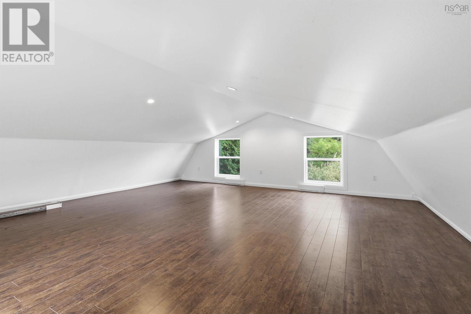 24 Winsloe Drive - 39
