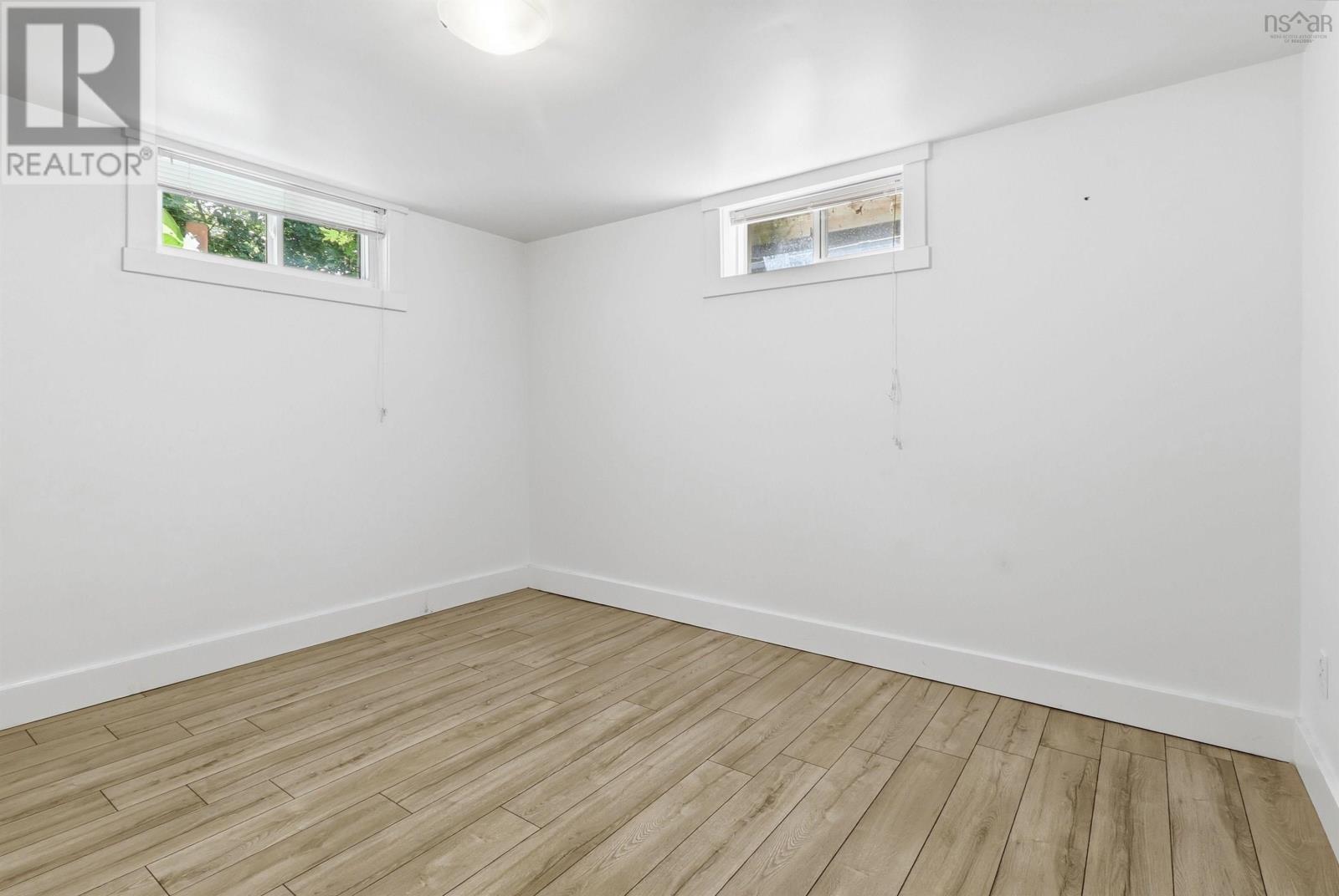 24 Winsloe Drive - 35