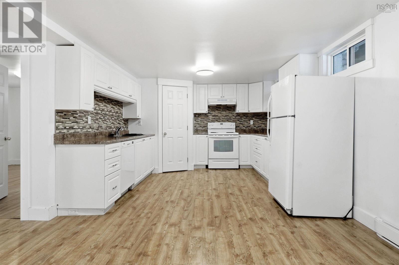 24 Winsloe Drive - 29