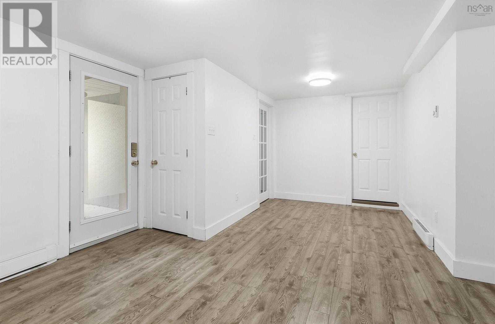 24 Winsloe Drive - 32