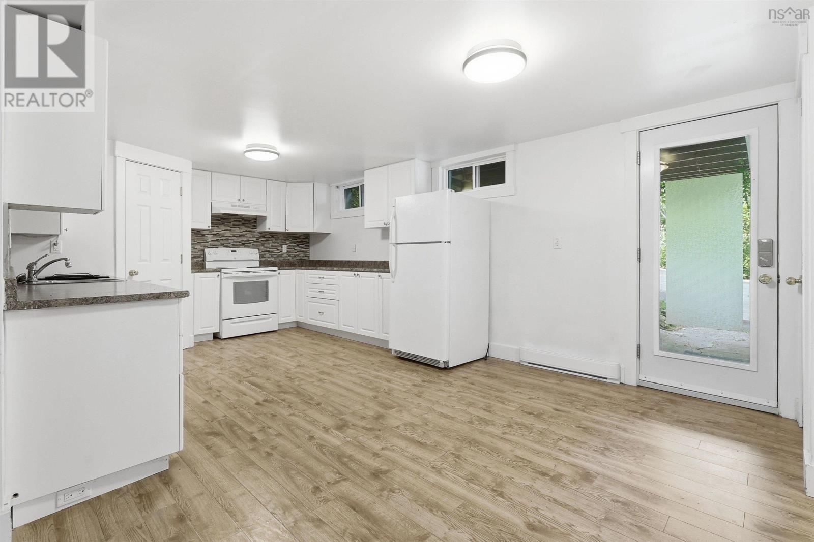 24 Winsloe Drive - 28