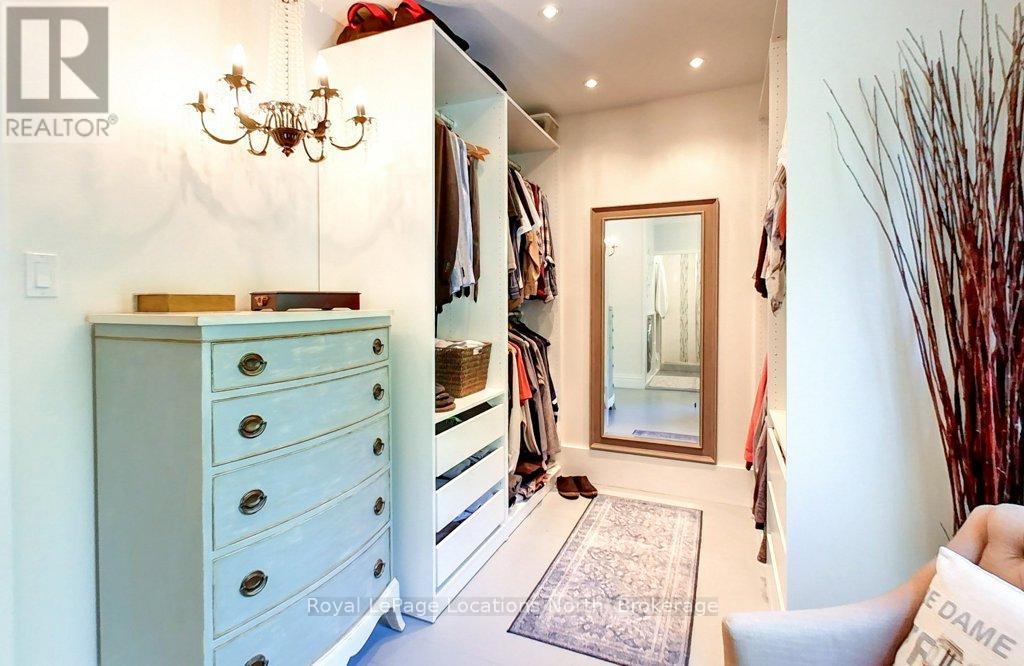 138 BRUCE STREET S - 23