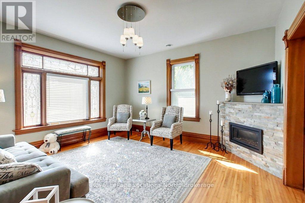 138 BRUCE STREET S - 11