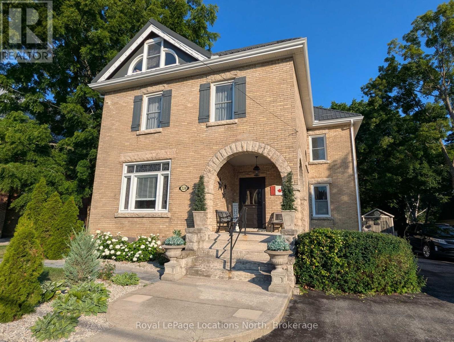 138 BRUCE STREET S - 1