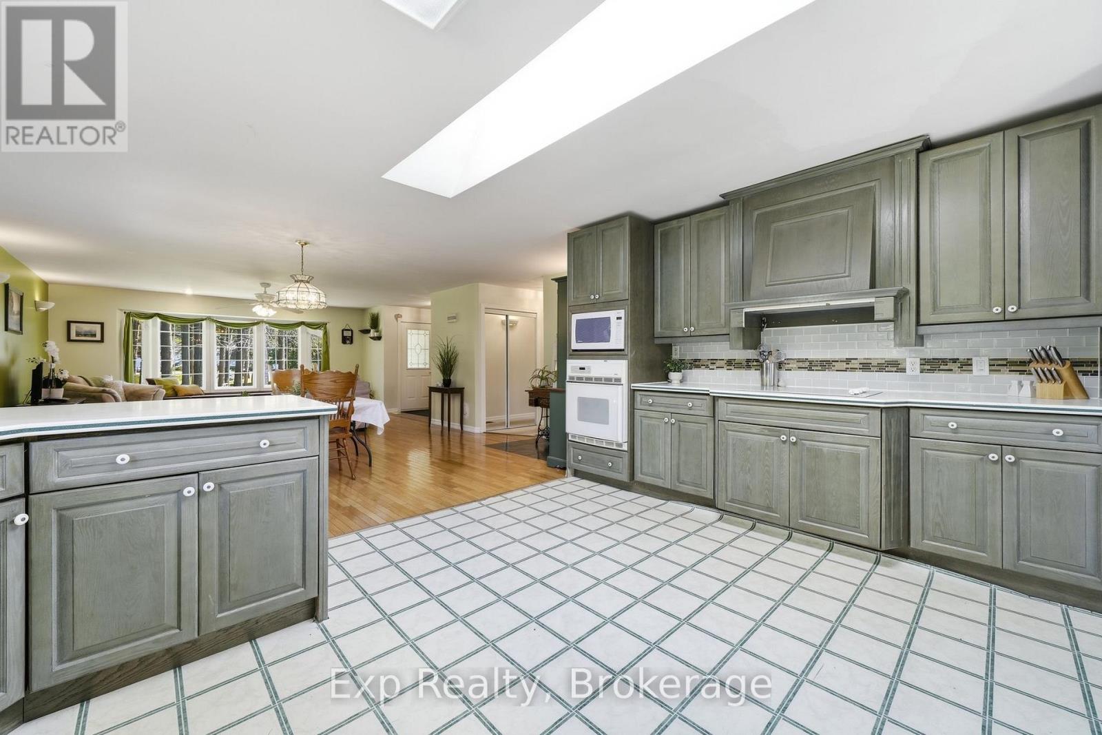 21627 LOYALIST PARKWAY - Image 16