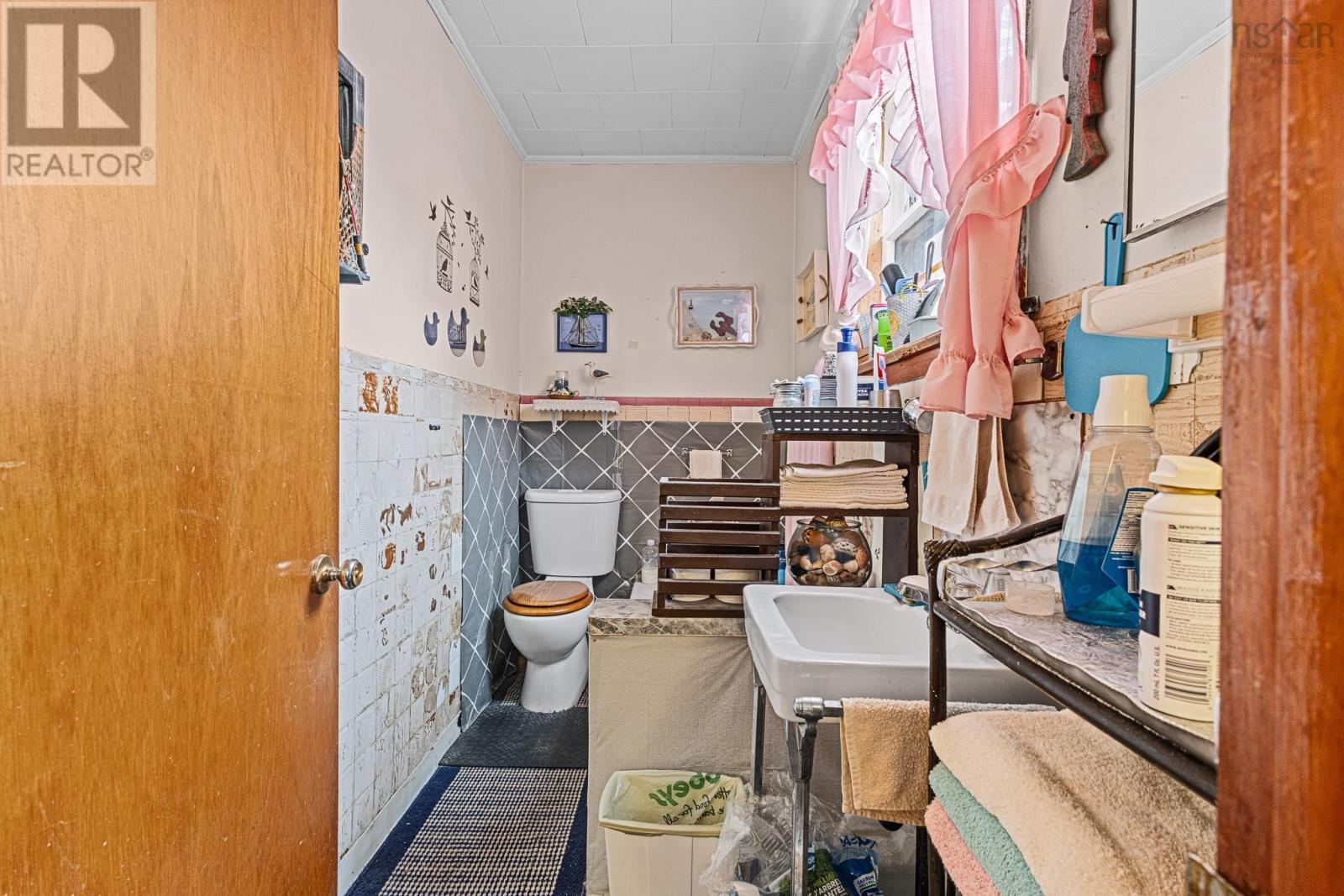 83 Baker Road - 17