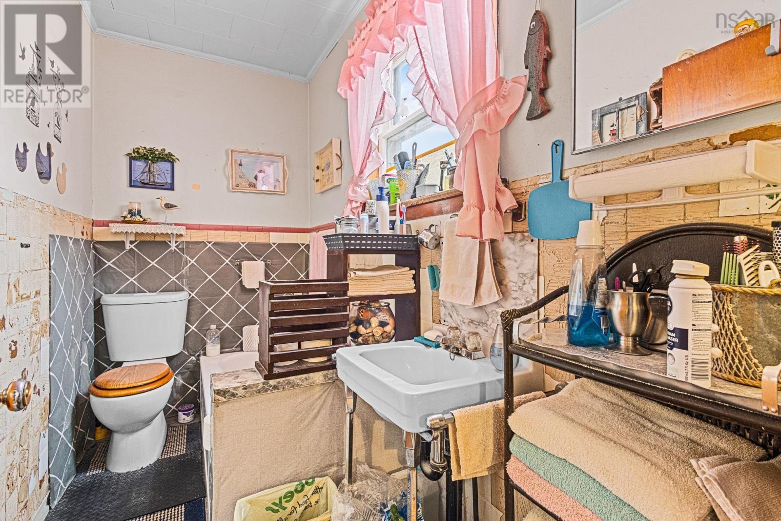 83 Baker Road - 18