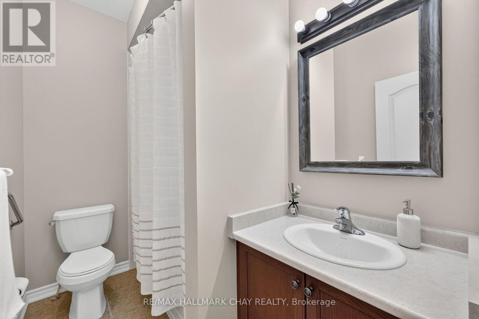 72 DECAROLIS CRESCENT - Image 20