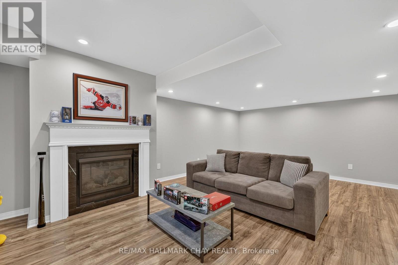 72 DECAROLIS CRESCENT - Image 25