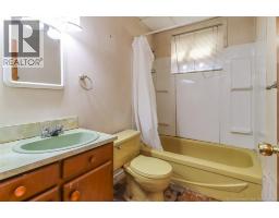 304 Carmarthen Street, photo 17