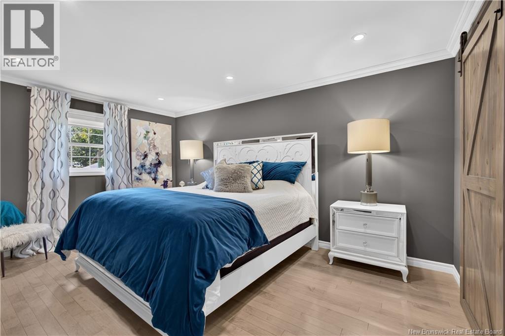 21 Adams Avenue - 22