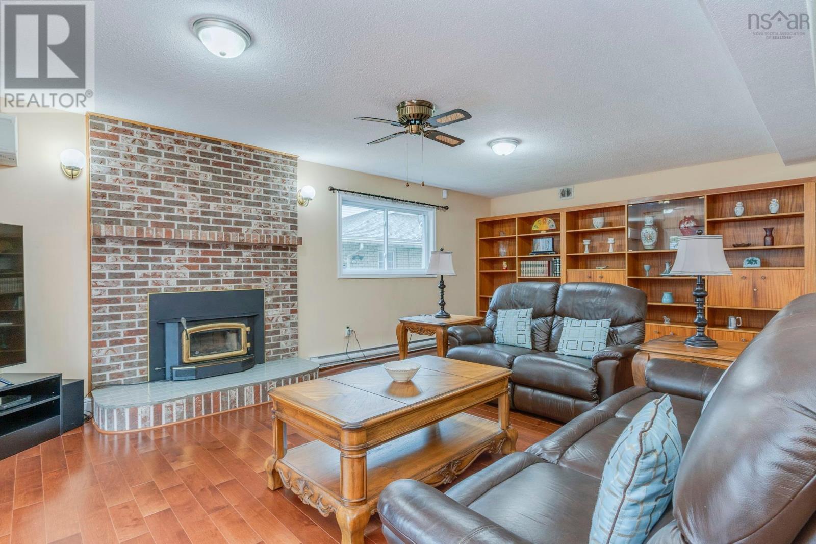 7 Banbury Close - 35