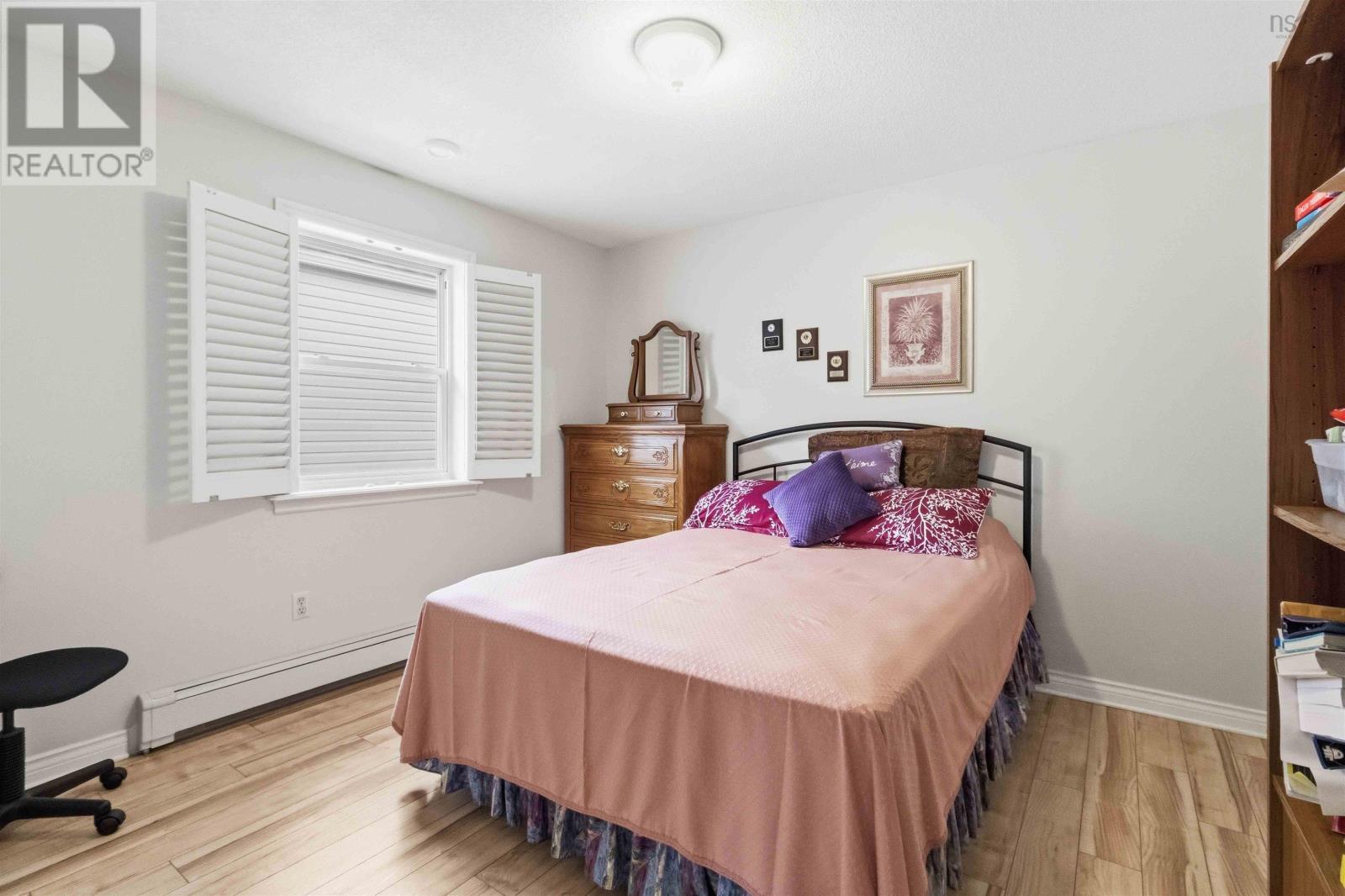 36 Roxham Close - 30