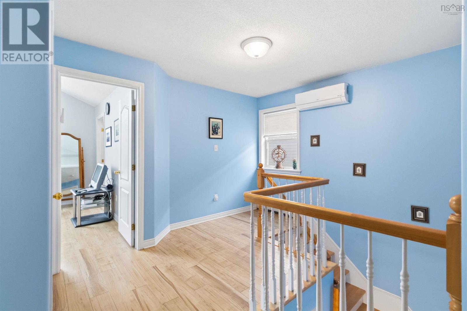 36 Roxham Close - 33