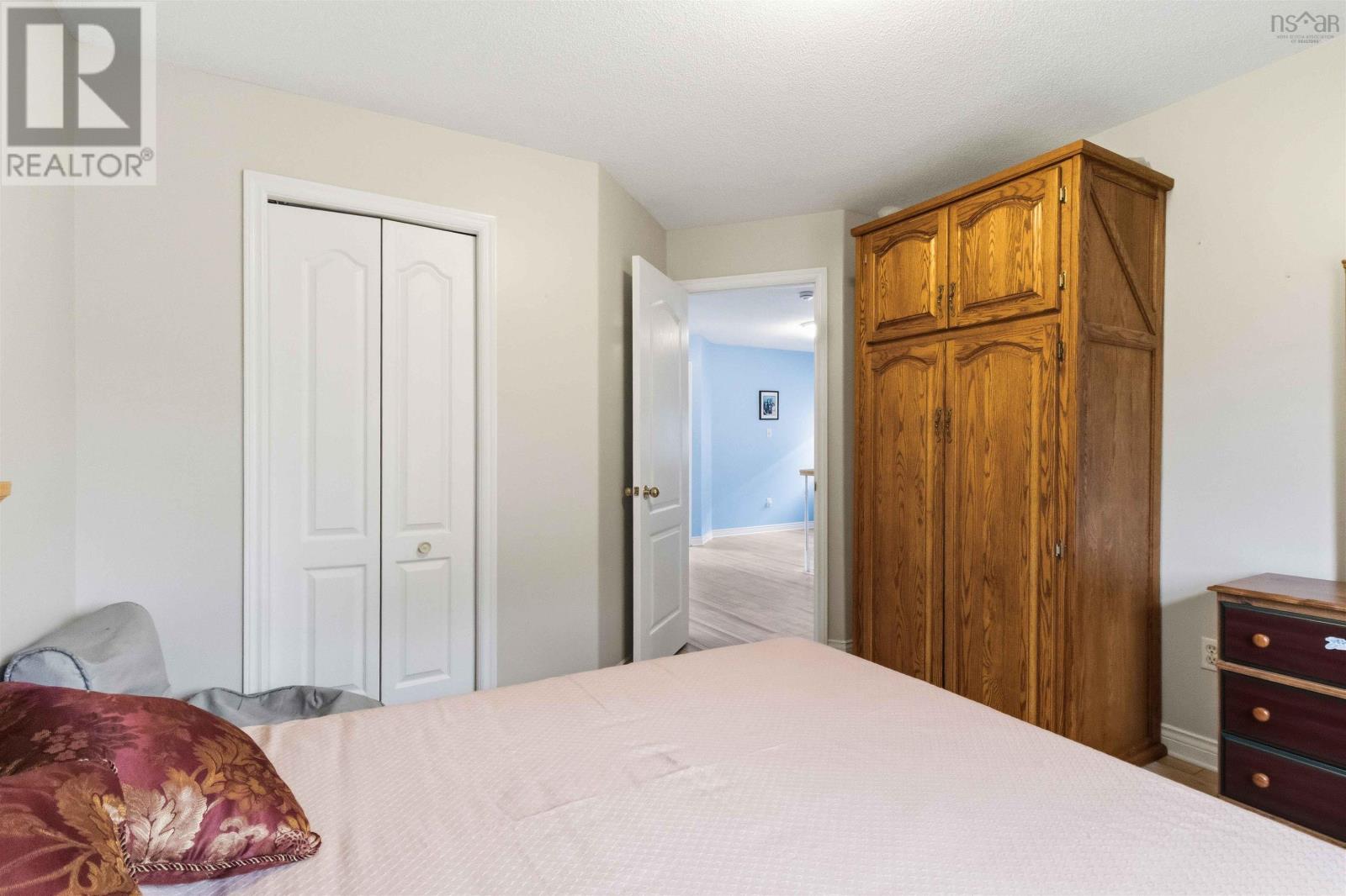 36 Roxham Close - 34