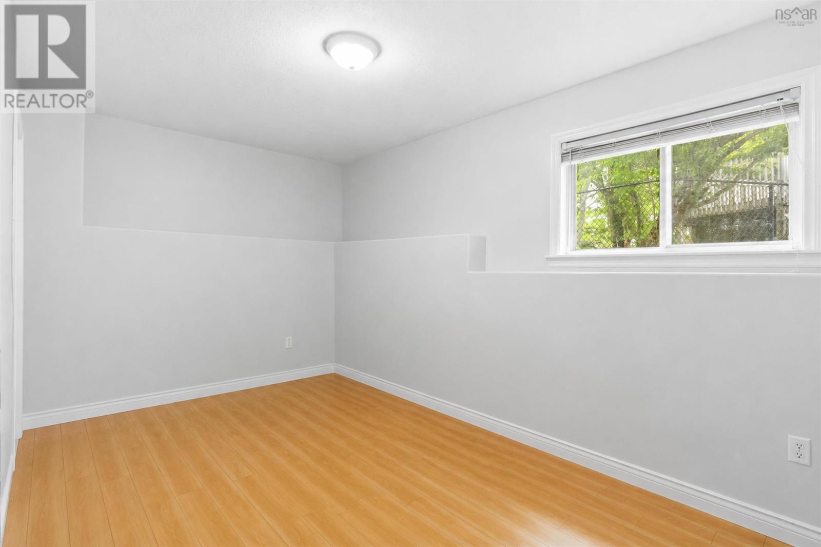 36 Roxham Close - 37