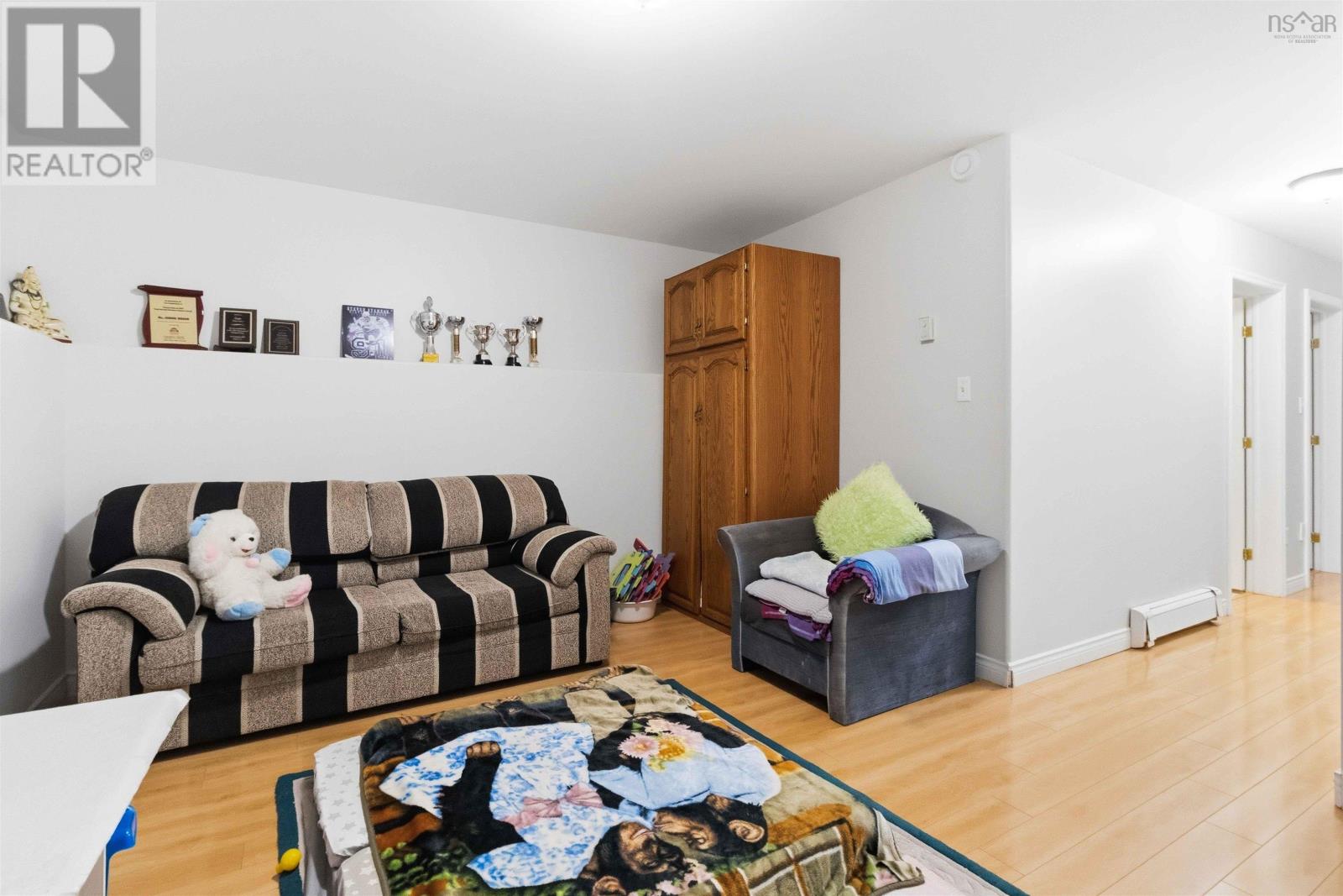 36 Roxham Close - 40