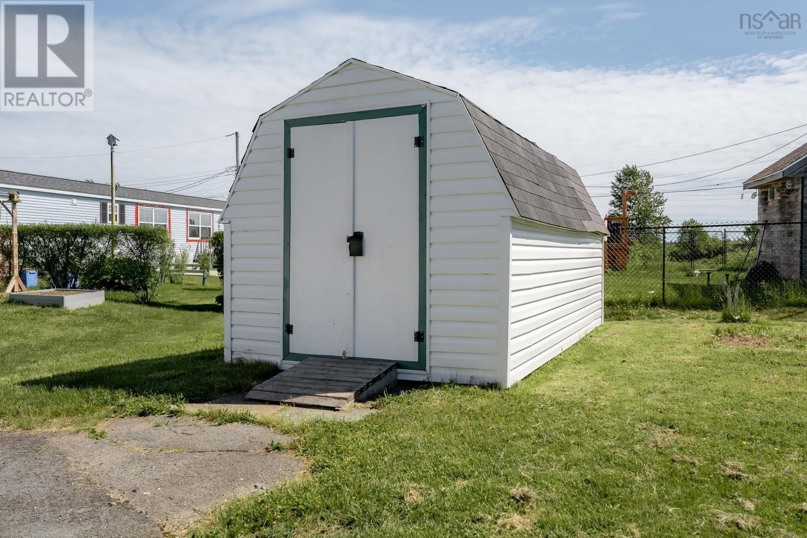 16 Fredericks Lane - 32