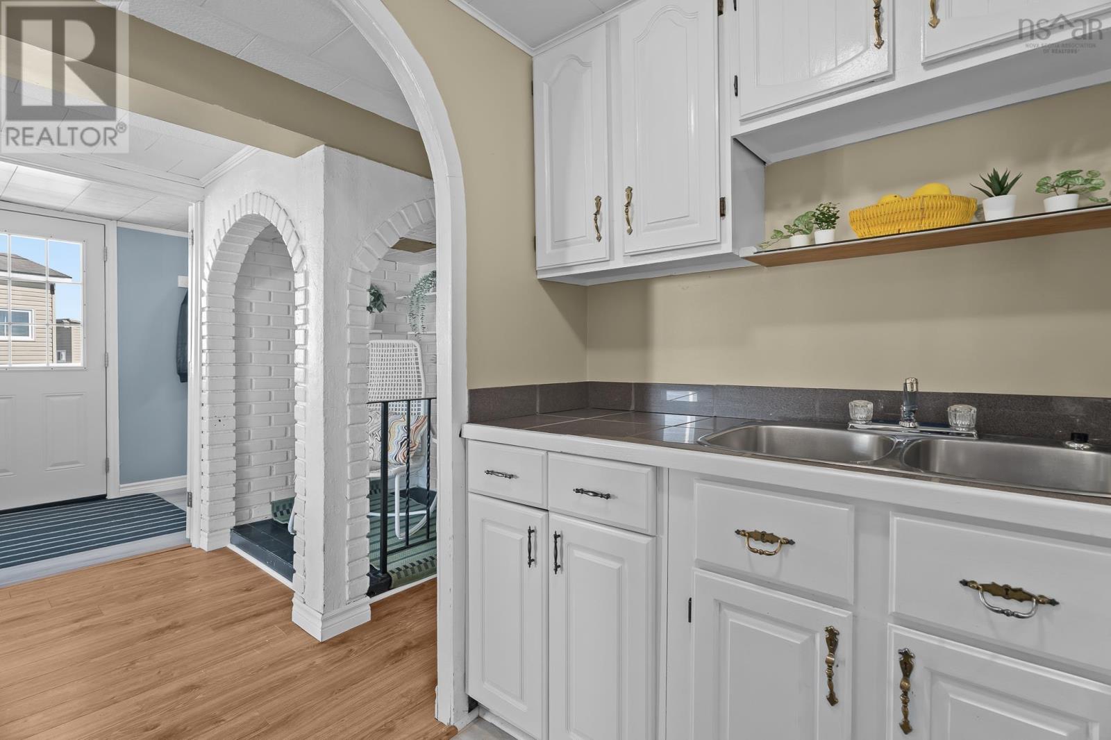 16 Fredericks Lane - 8
