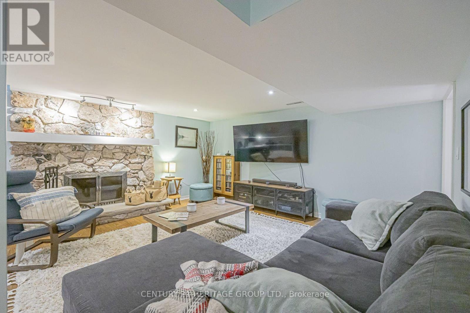 380 SELBY CRESCENT - 25