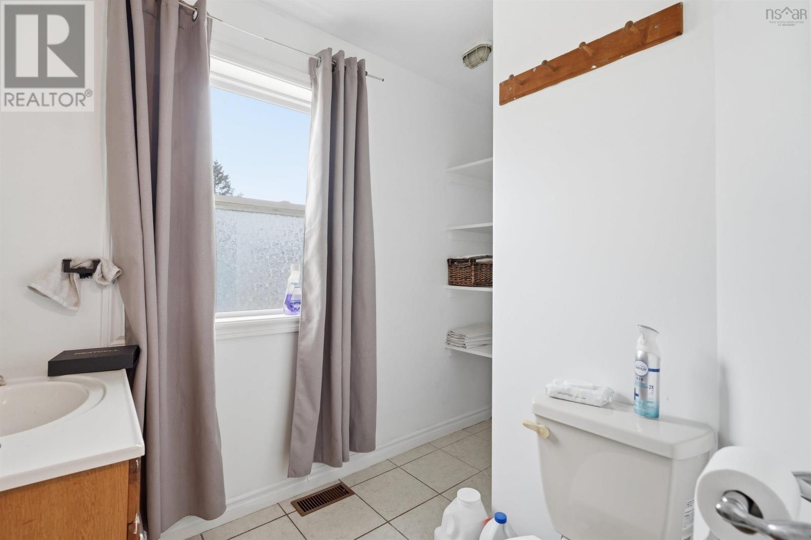 68 Albro Lake Road - 24