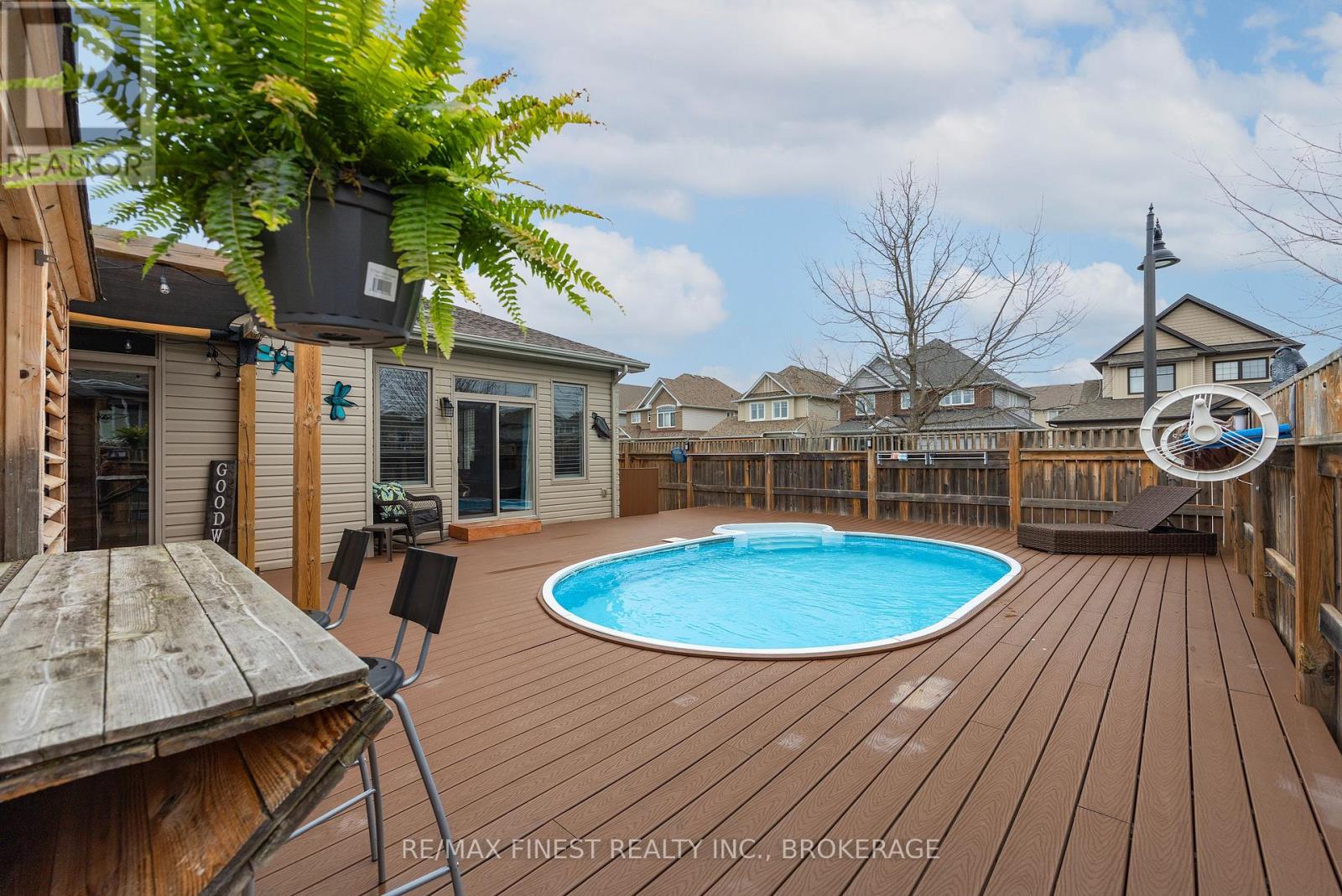 1667 CRIMSON CRESCENT - 38