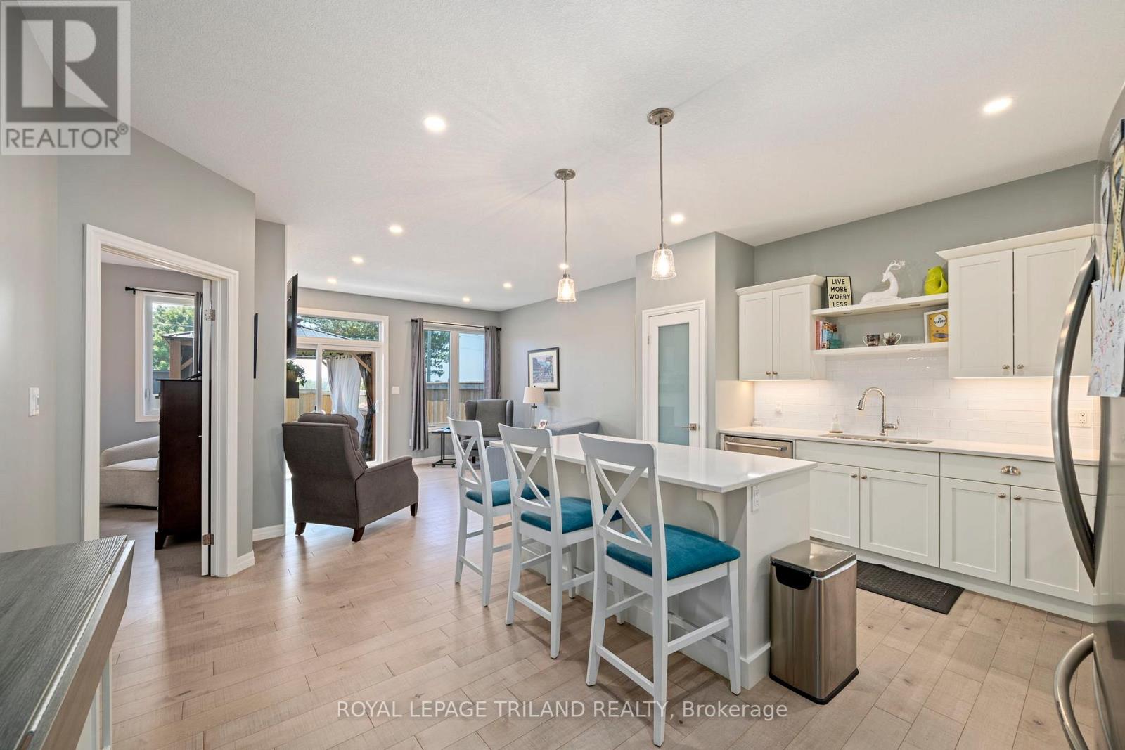 32 CHARTER CREEK COURT - 2