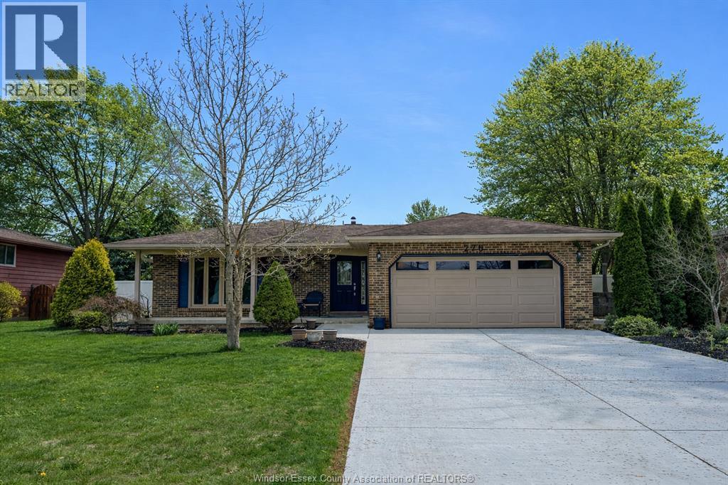276 FAIRWAY CRES - 1