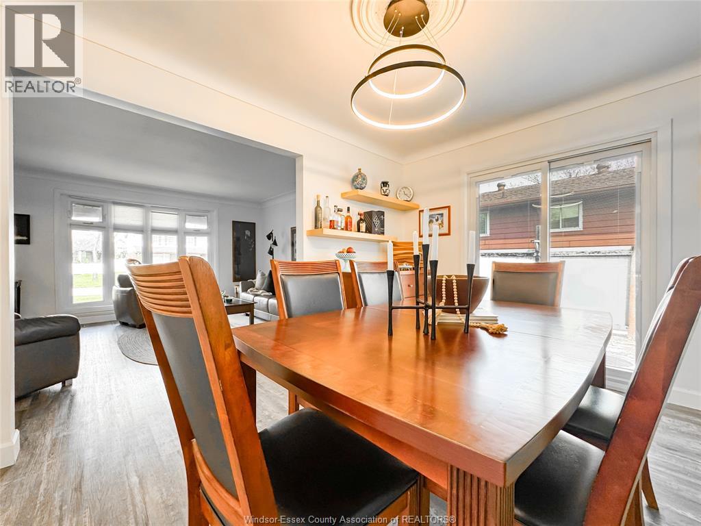 276 FAIRWAY CRES - 11
