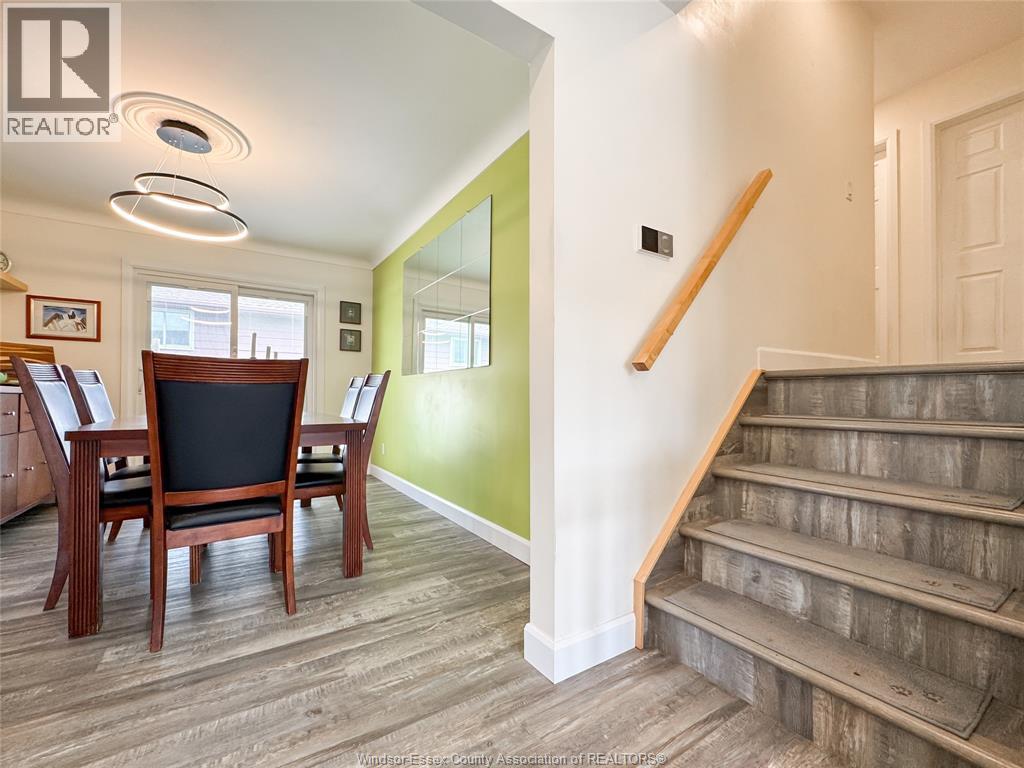 276 FAIRWAY CRES - 15