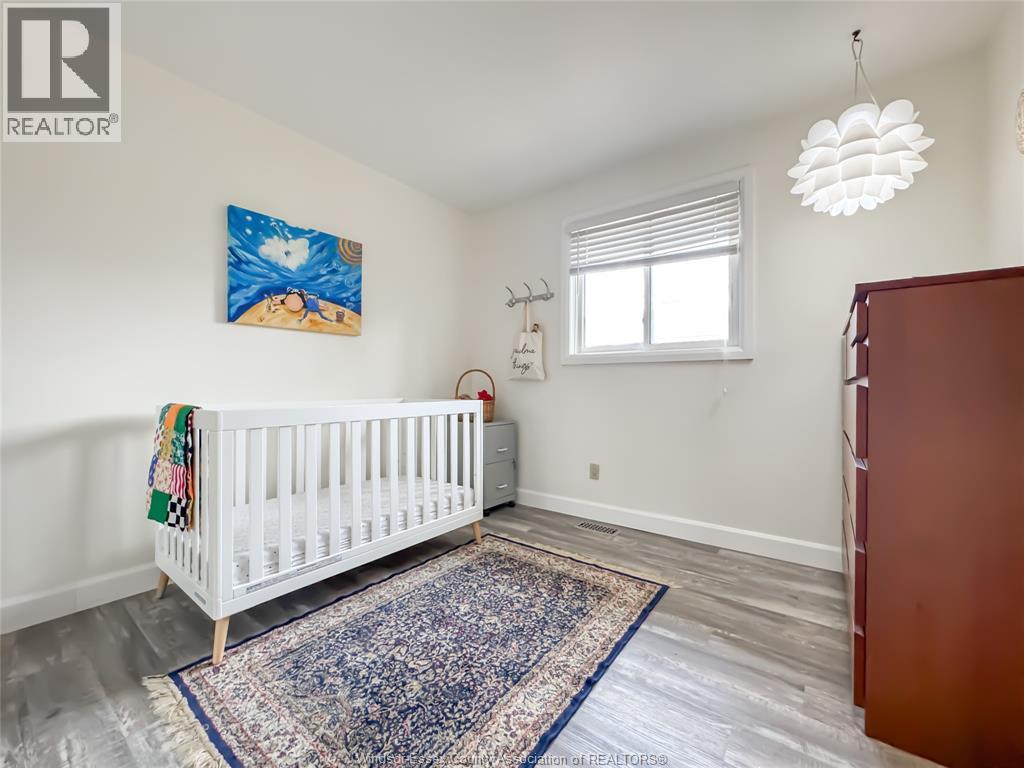 276 FAIRWAY CRES - 20