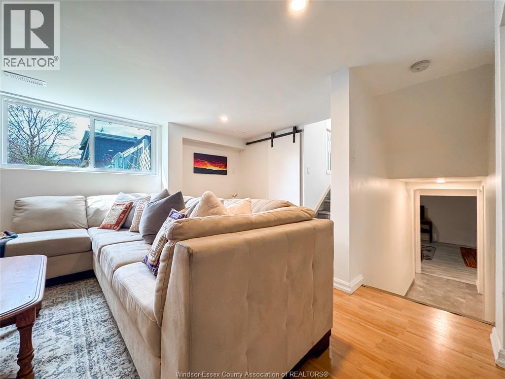 276 FAIRWAY CRES - 28