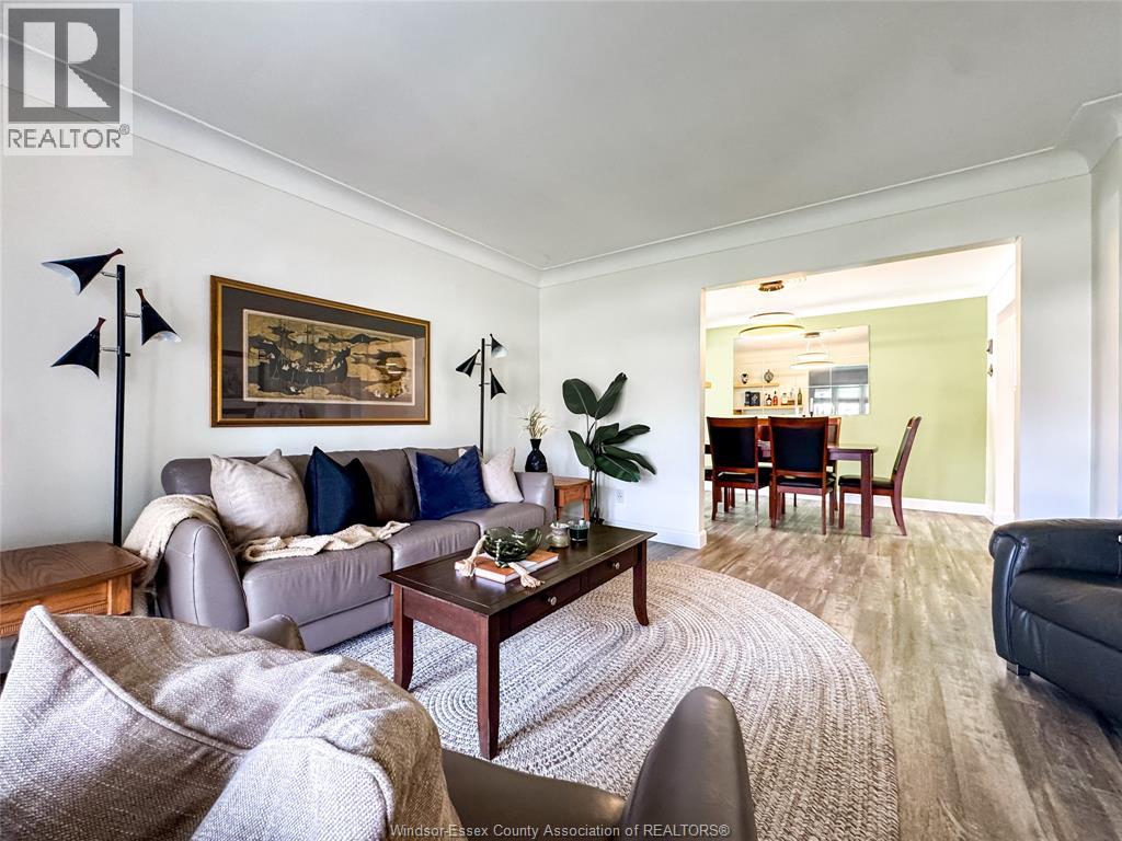 276 FAIRWAY CRES - 5
