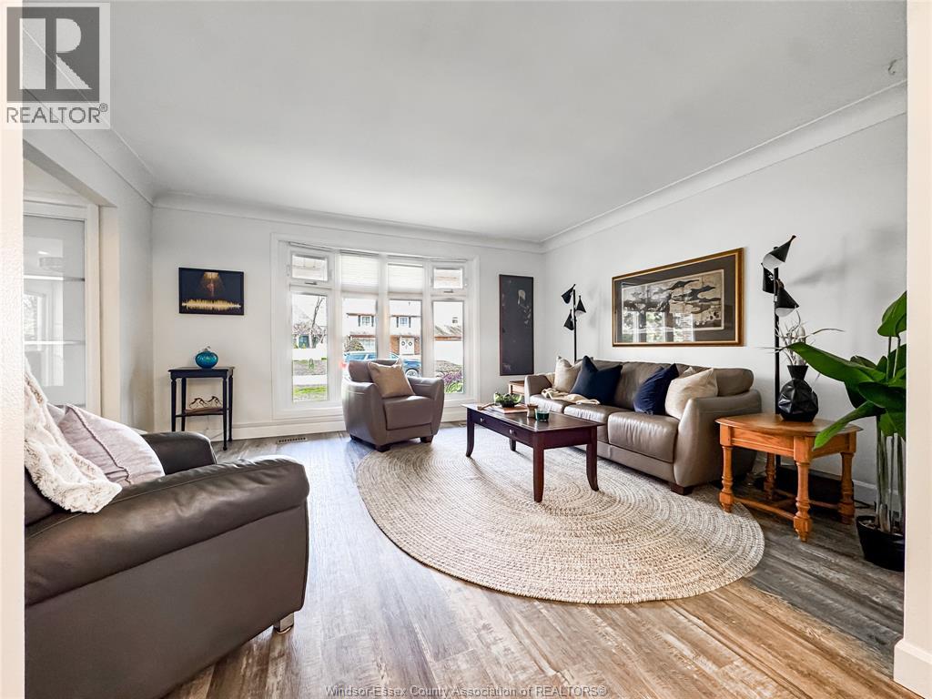 276 FAIRWAY CRES - 7