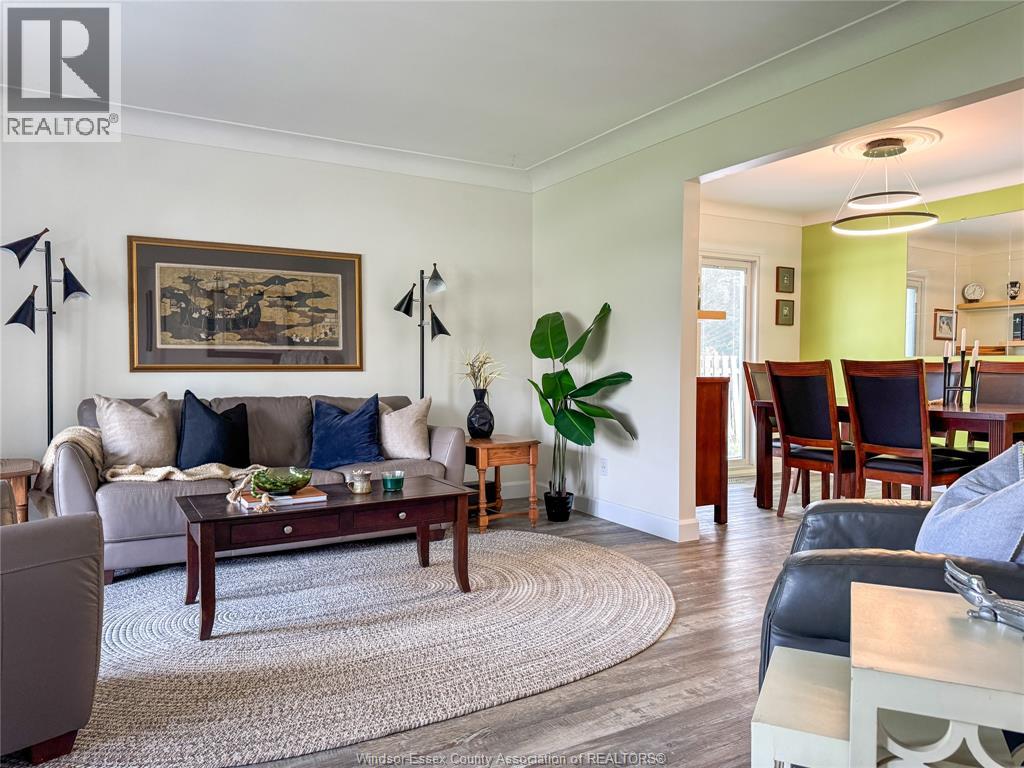 276 FAIRWAY CRES - 8