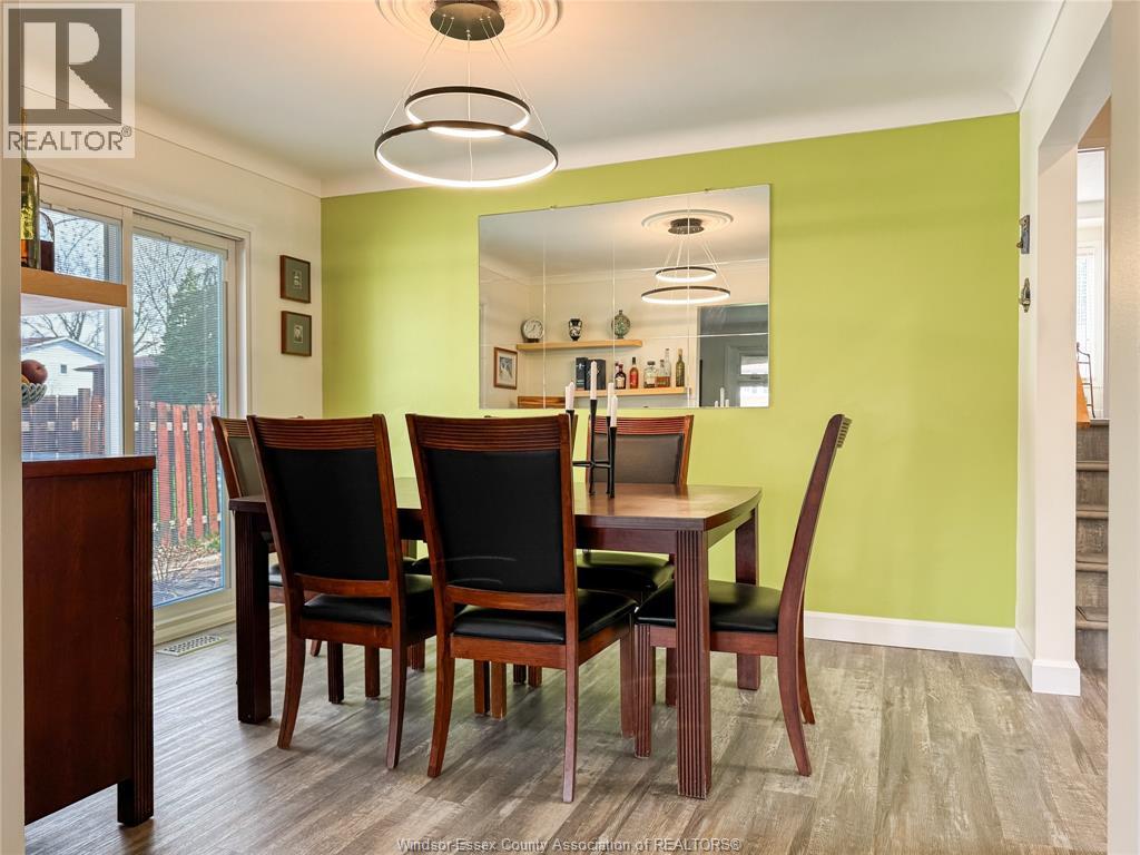 276 FAIRWAY CRES - 9