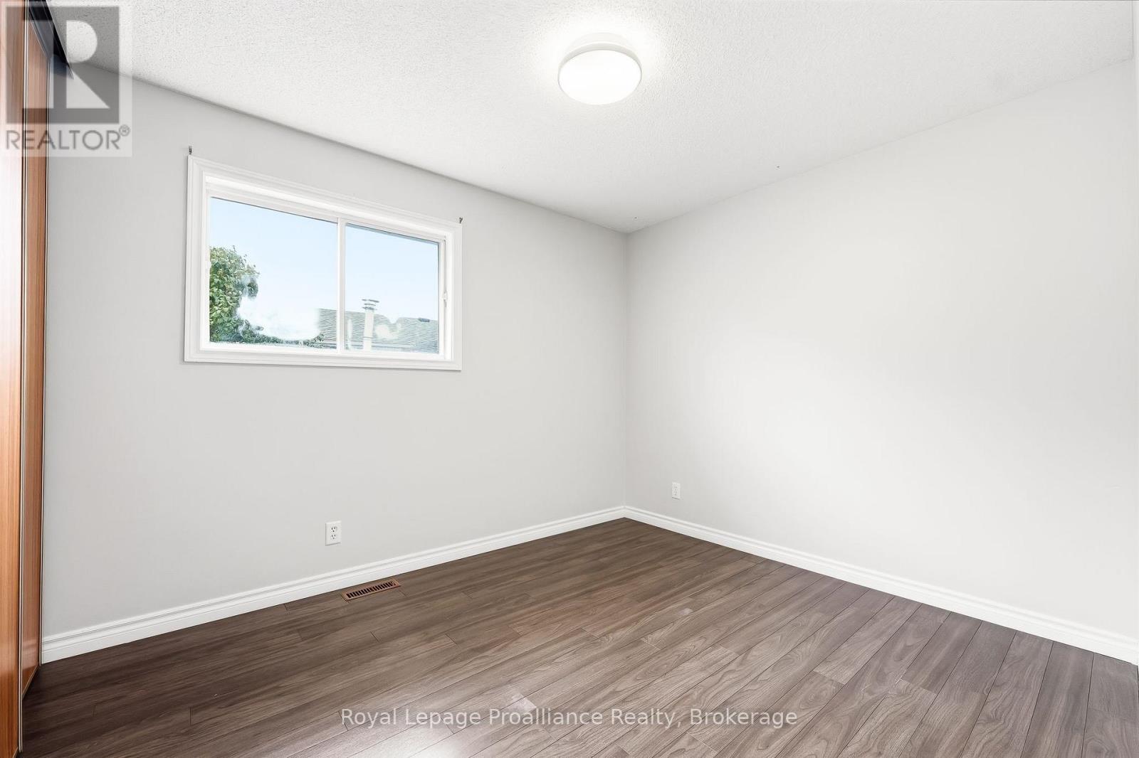158 ONTARIO STREET - 25