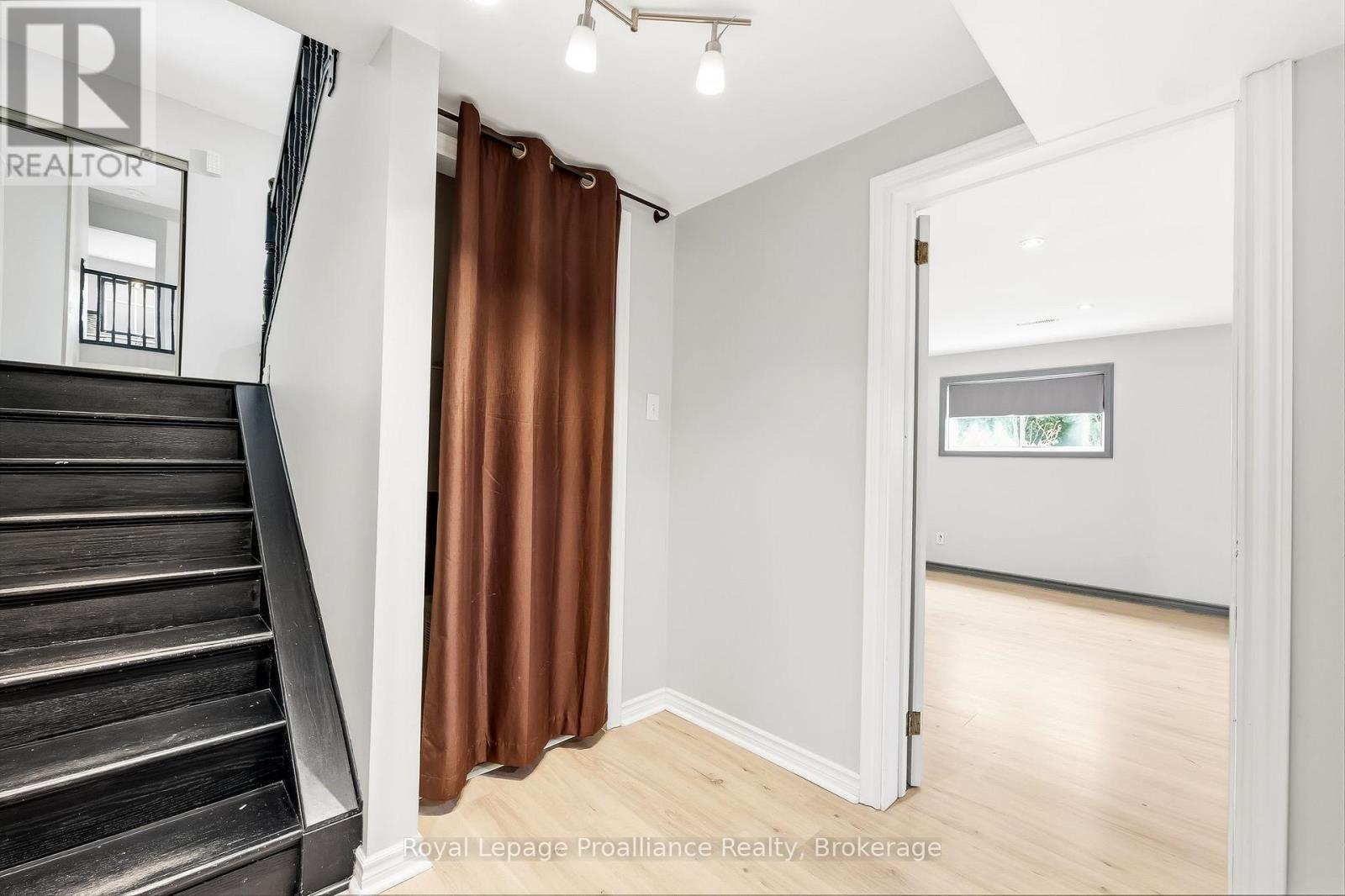 158 ONTARIO STREET - 32