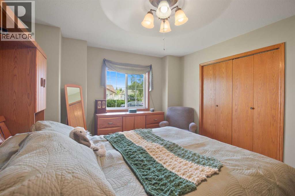 4715 55 Avenue - 11