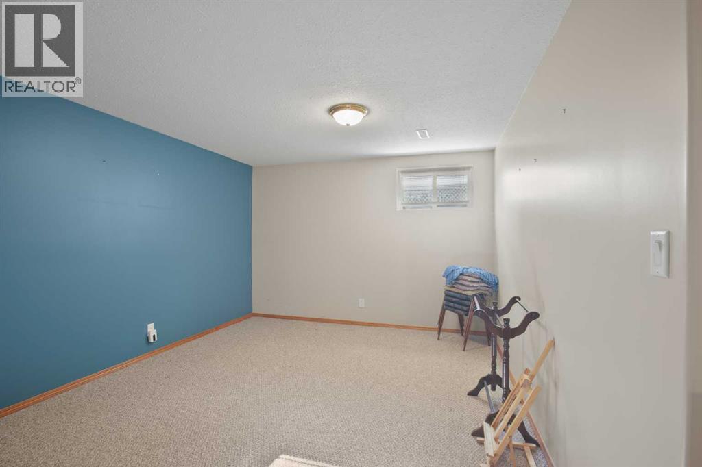 4715 55 Avenue - 21