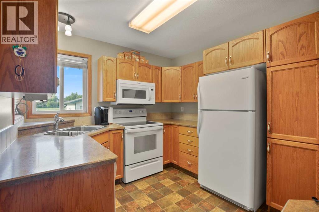 4715 55 Avenue - 8