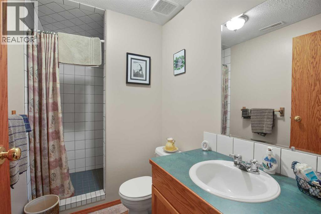 4715 55 Avenue - 17