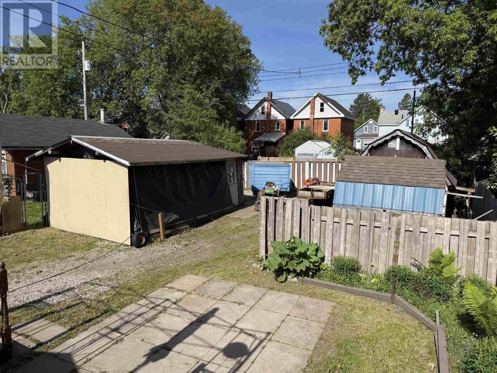 249 John ST - 31