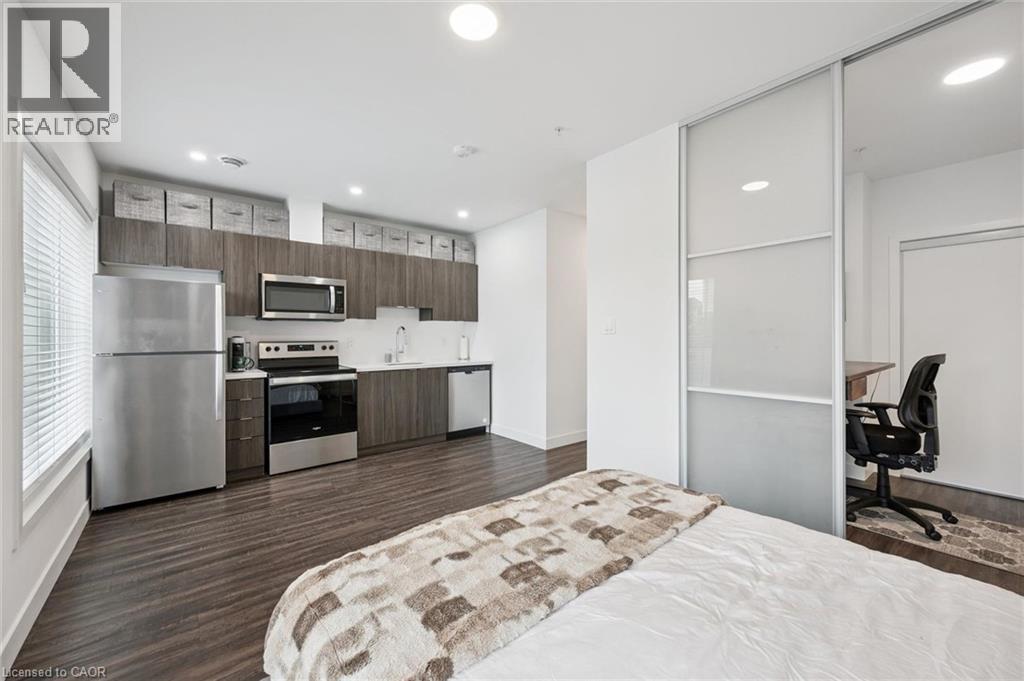 #203 408 DUNDAS Street S - 18