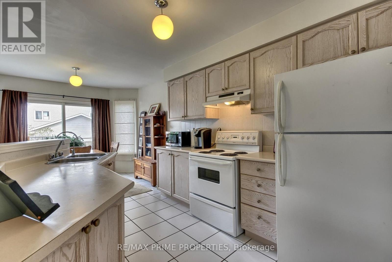 39 LAURENDALE AVENUE - 4