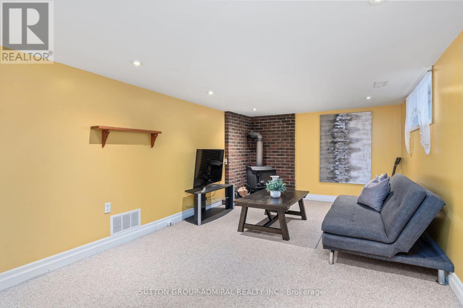 110 WOOD LANE - 32