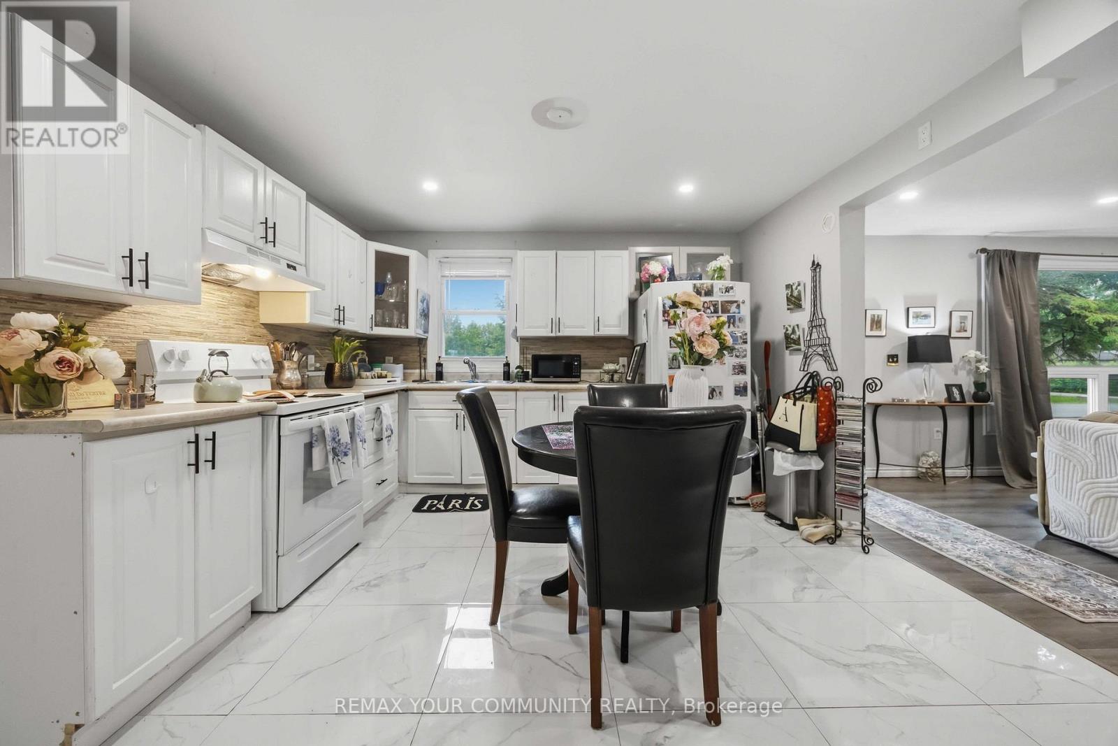 148 BAYVIEW AVENUE - 12